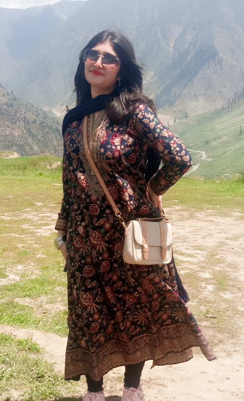 Izza Malik photo 5
