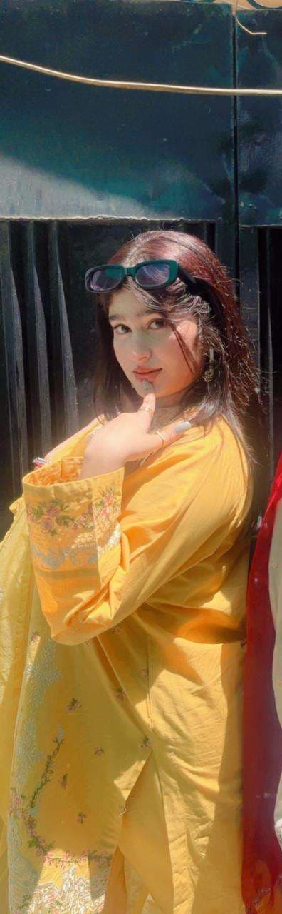 Izza Malik photo 6